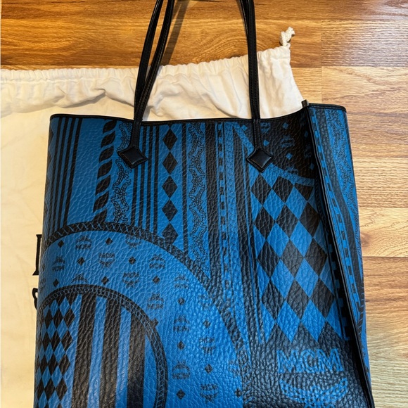MCM Kira Baroque Print Tote l - Picture 3 of 9
